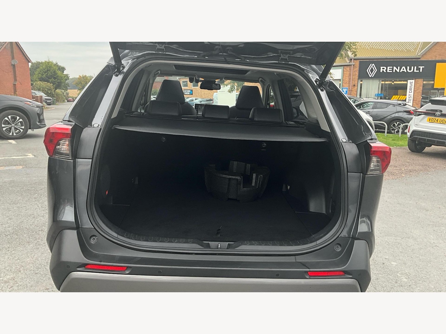 Used Toyota RAV4 2020 for sale - 76122759: Photo 16