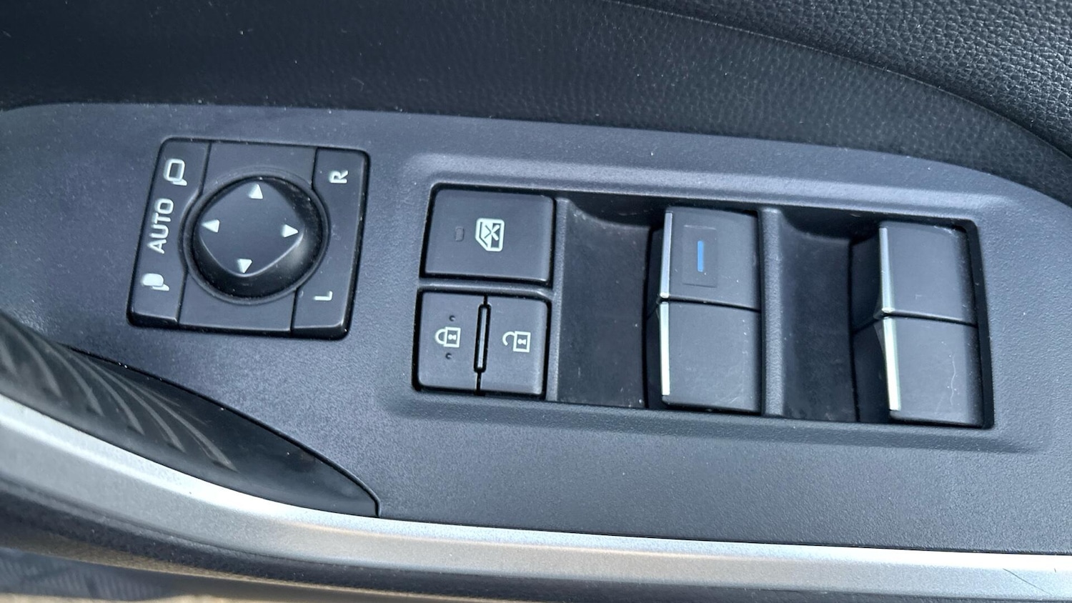 Used Toyota RAV4 2019 for sale - 77358445: Photo 32