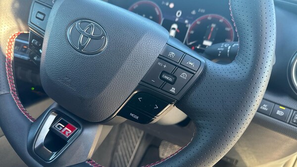 Used Toyota C-HR 2024 for sale - 76246524: Photo 33