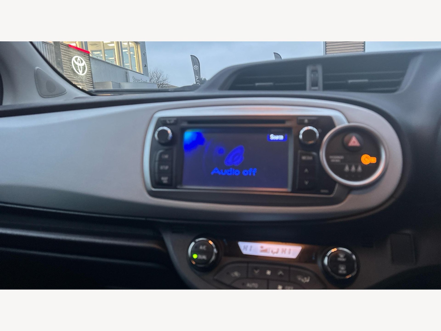 Used Toyota Yaris 2013 for sale - 77455845: Photo 9