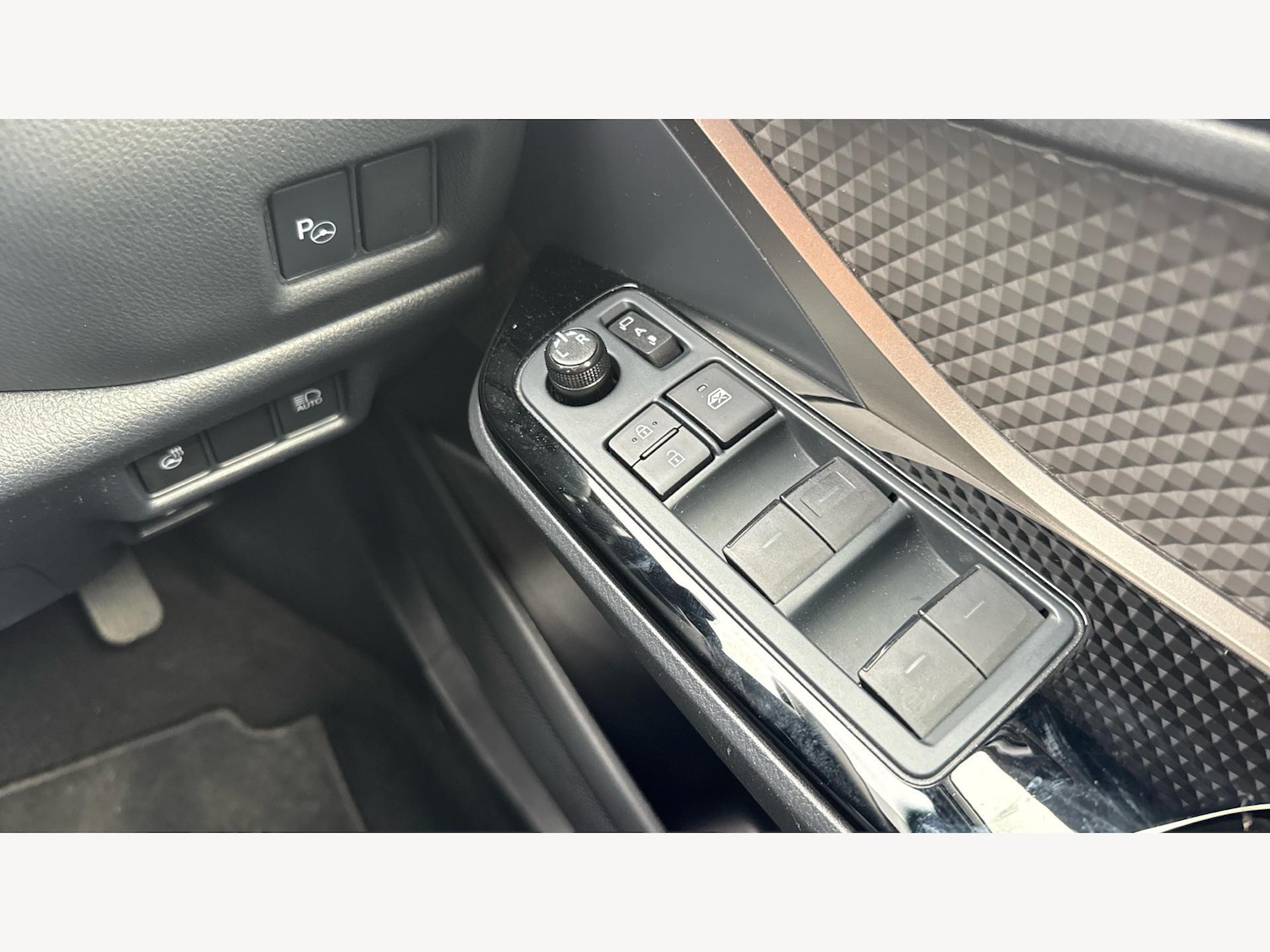 Used Toyota C-HR 2022 for sale - 76398618: Photo 25