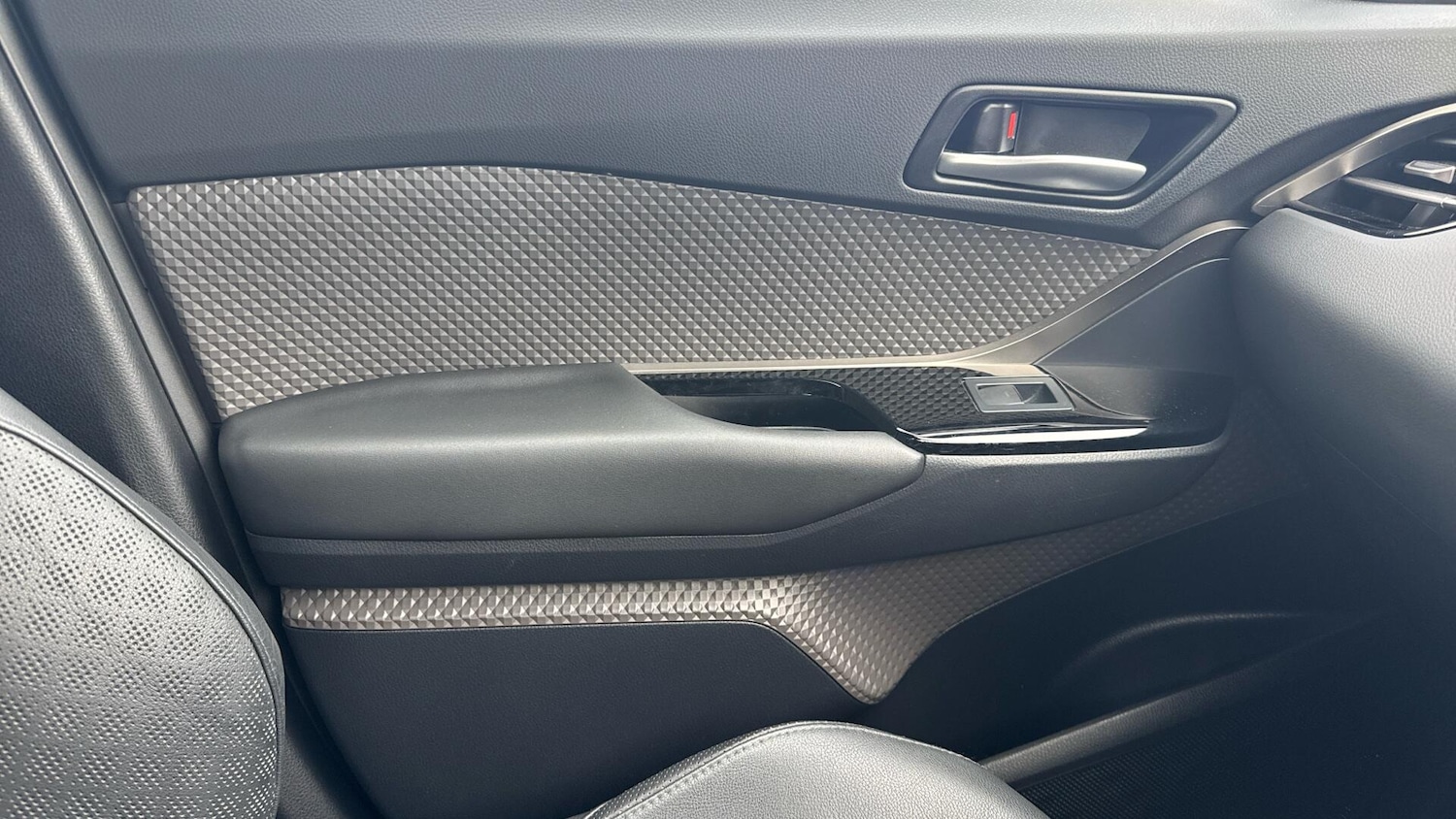 Used Toyota C-HR 2022 for sale - 76398618: Photo 35