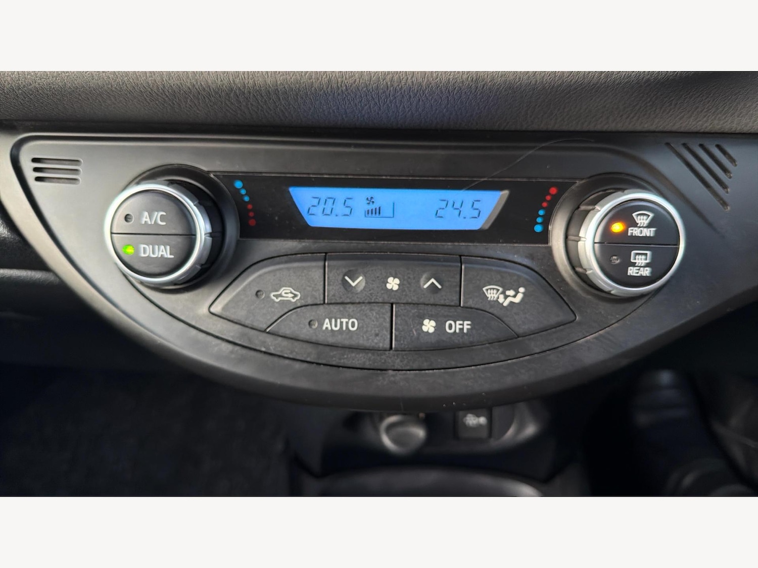 Used Toyota Yaris for sale - 77049732: Photo 30