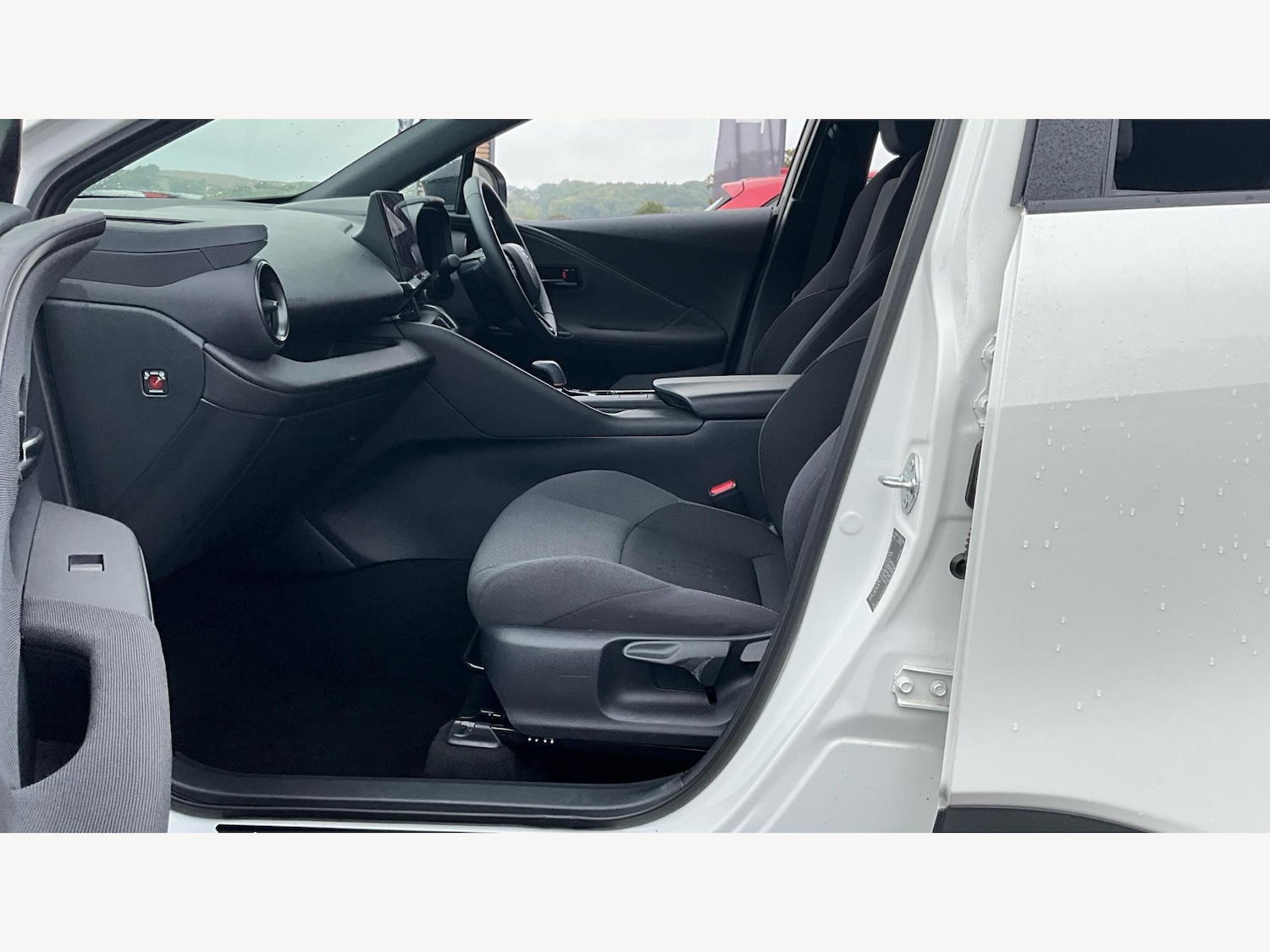 Used Toyota C-HR 2024 for sale - 75989896: Photo 12