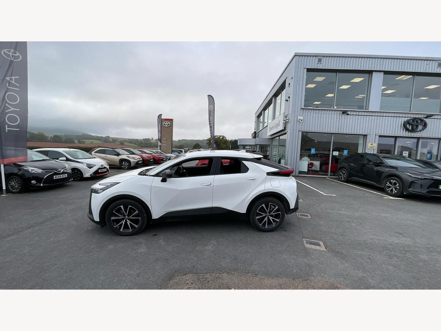 Used Toyota C-HR 2024 for sale - 75989896: Photo 19