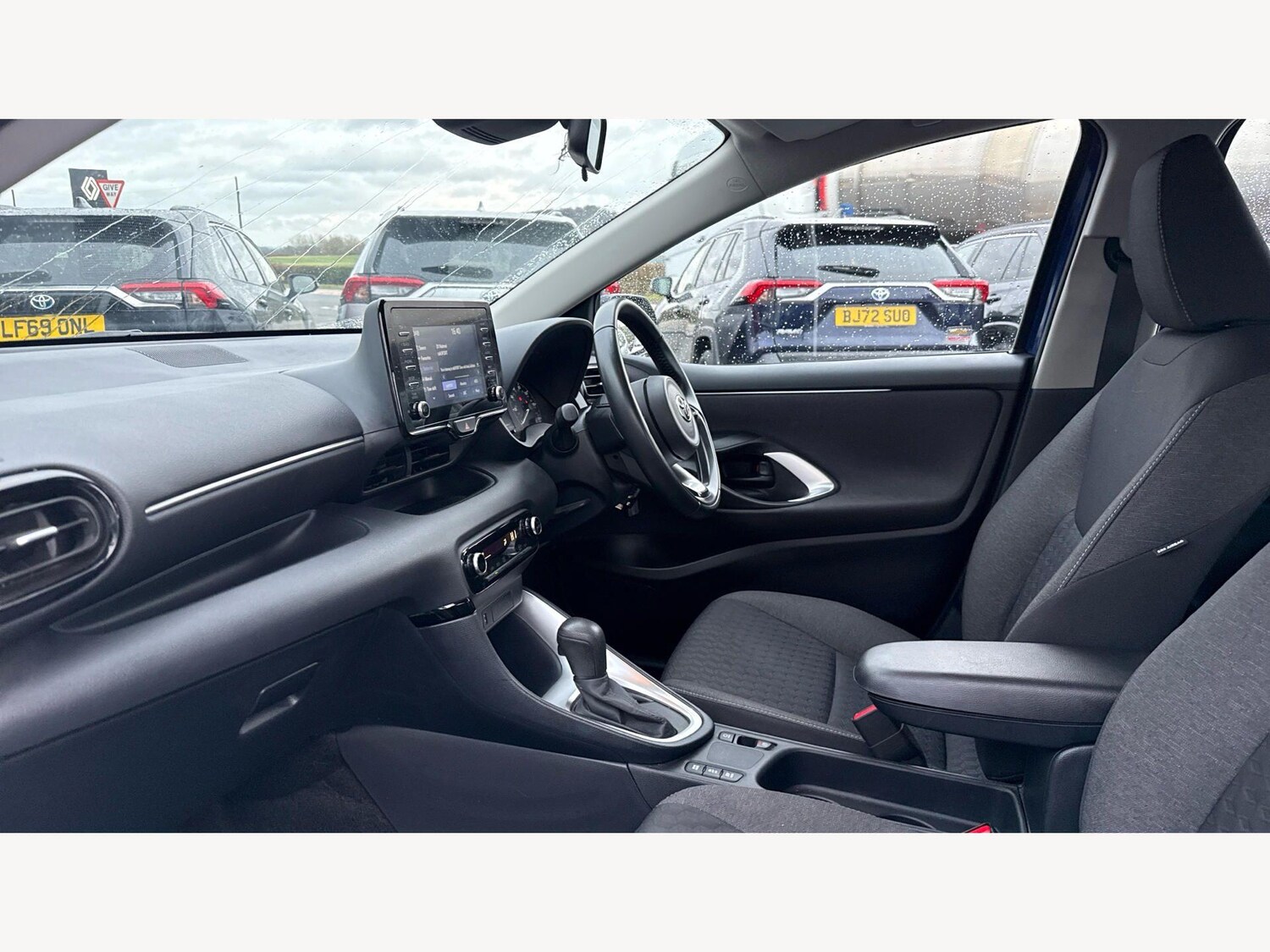 Used Toyota Yaris for sale - 77808787: Photo 12