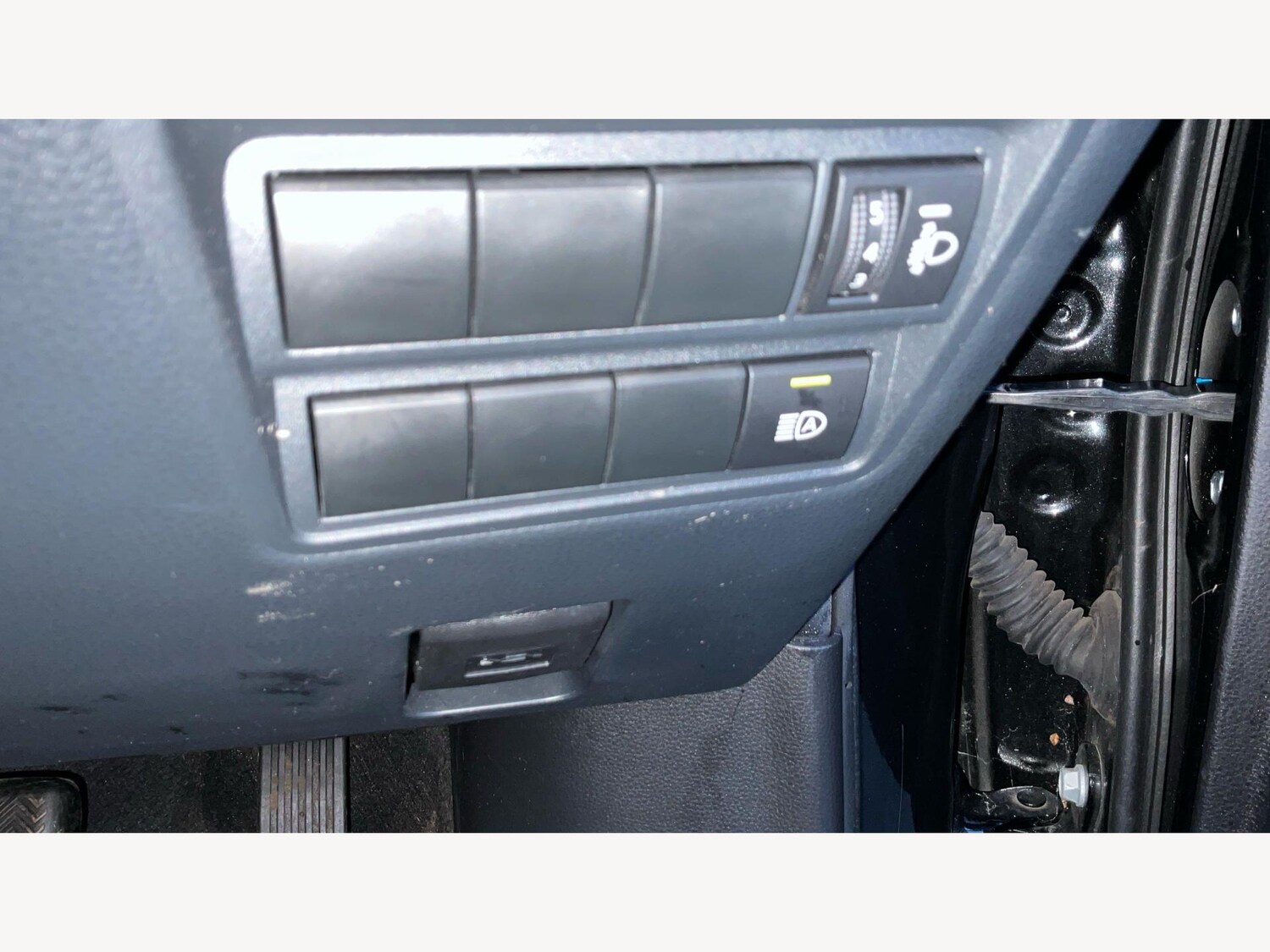 Used Toyota Yaris 2024 for sale - 77575056: Photo 37