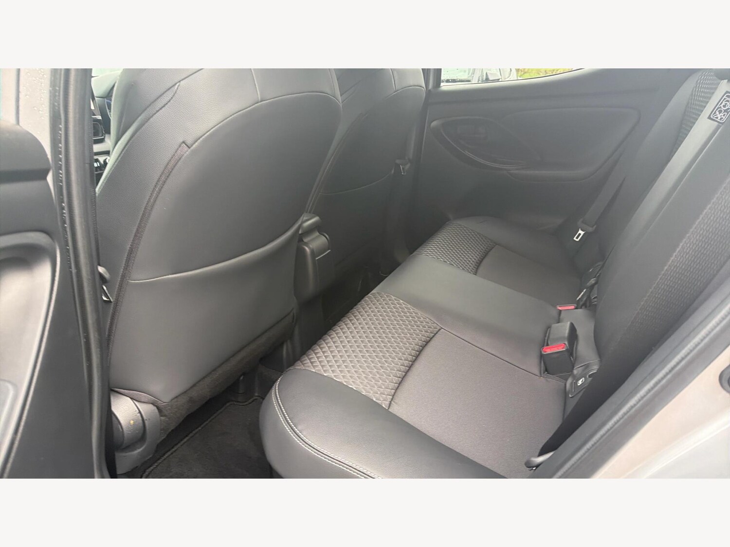 Used Toyota Yaris 2024 for sale - 77793730: Photo 15