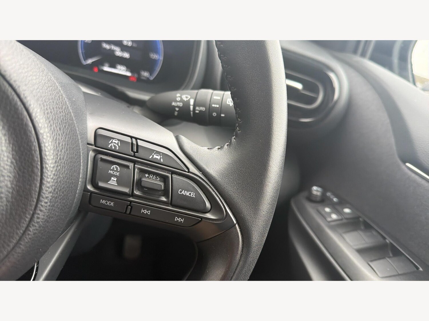 Used Toyota Yaris 2024 for sale - 77793730: Photo 31