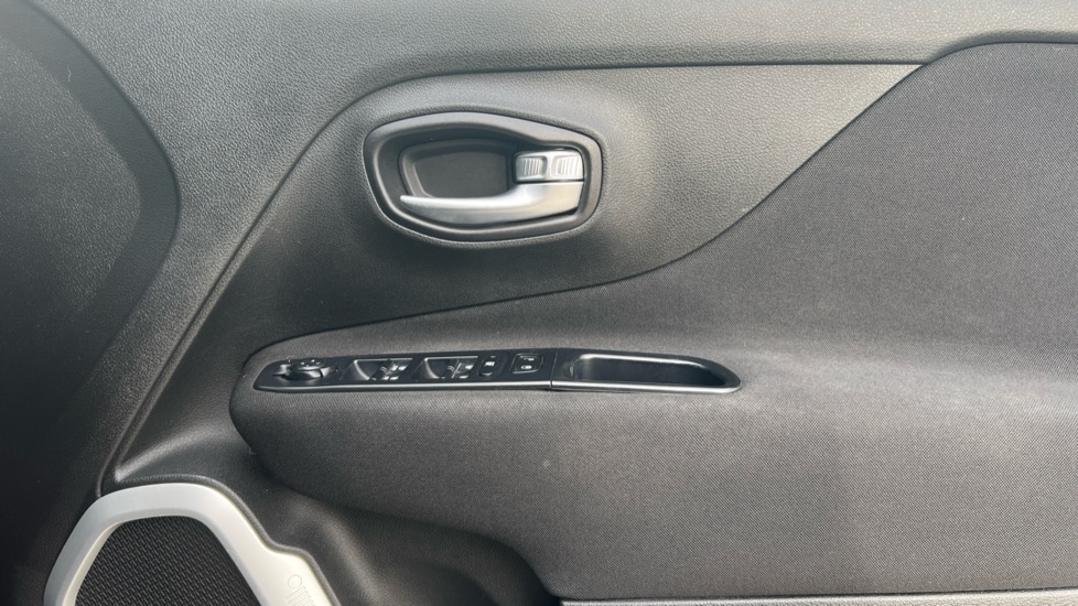 Used Jeep Renegade 2016 for sale - 76493913: Photo 28