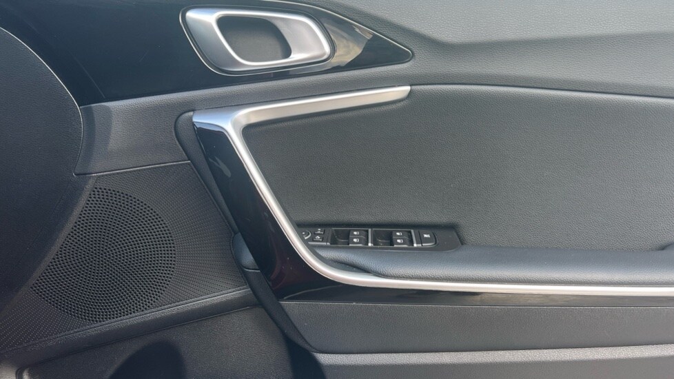 Used Kia XCeed 2023 for sale - 76302204: Photo 30