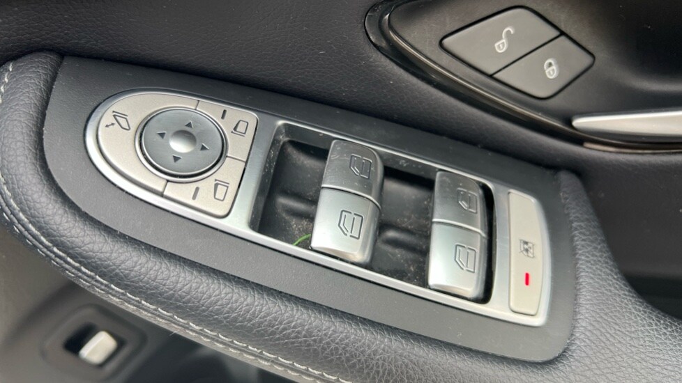 Used Mercedes-Benz GLC 2018 for sale - 76338809: Photo 37