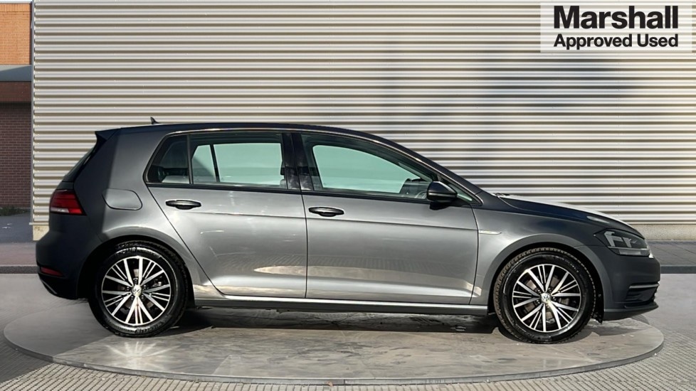 Used Volkswagen Golf 2018 for sale - 76602974: Photo 2