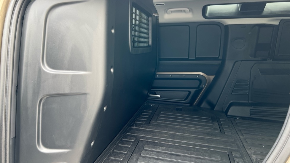 Used Land Rover Defender 2021 for sale - 76191020: Photo 14