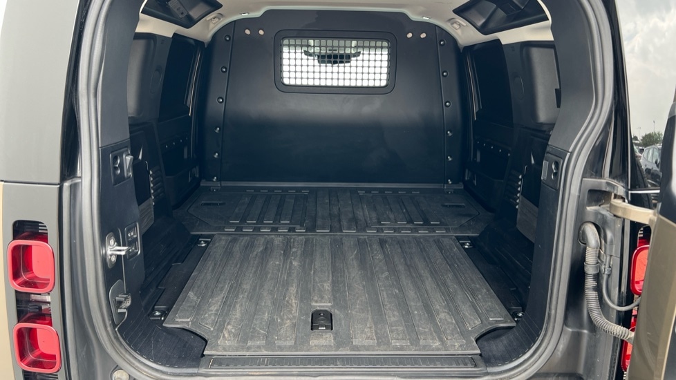 Used Land Rover Defender 2021 for sale - 76191020: Photo 15