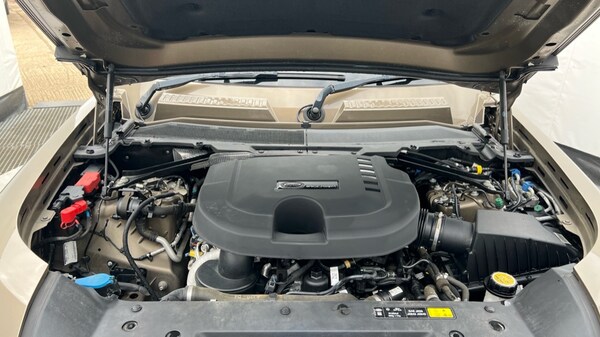 Used Land Rover Defender 2021 for sale - 76191020: Photo 16