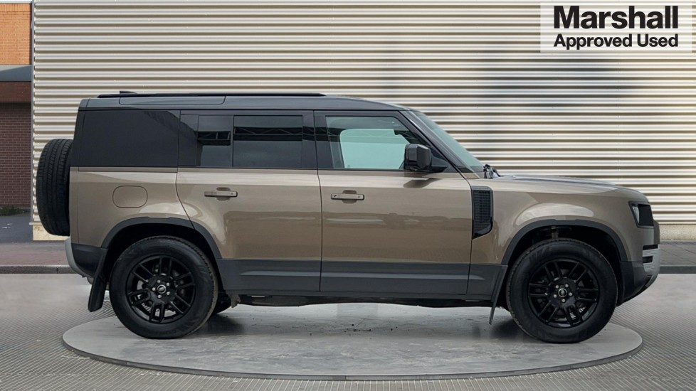 Used Land Rover Defender 2021 for sale - 76191020: Photo 2