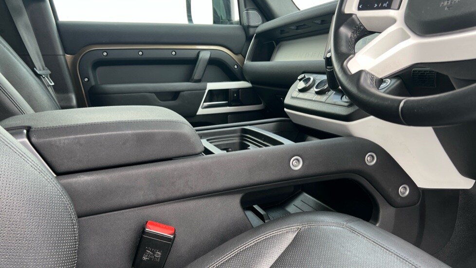 Used Land Rover Defender 2021 for sale - 76191020: Photo 28