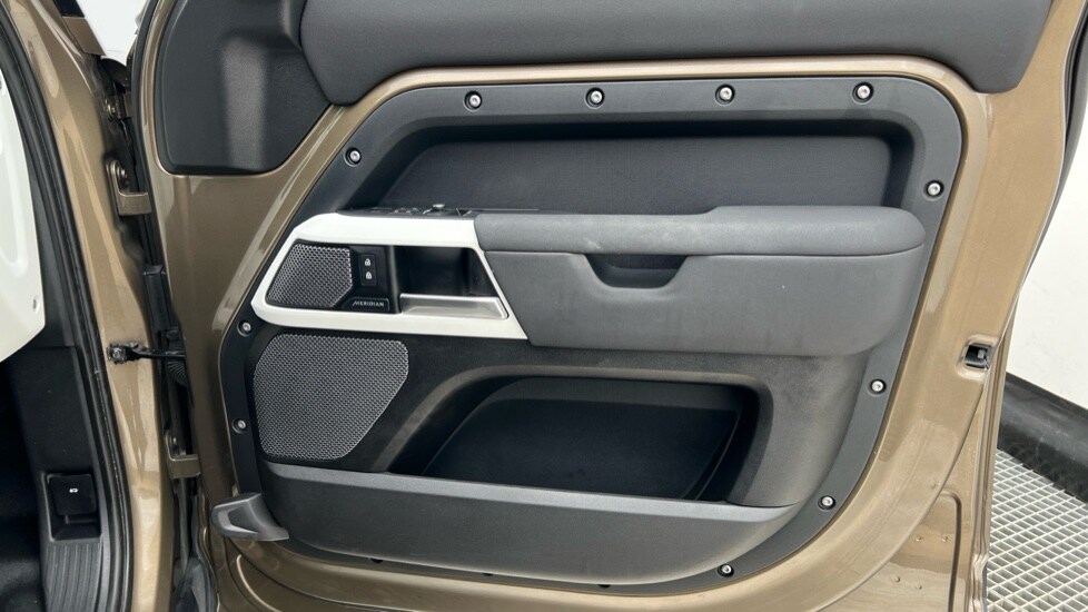 Used Land Rover Defender 2021 for sale - 76191020: Photo 30