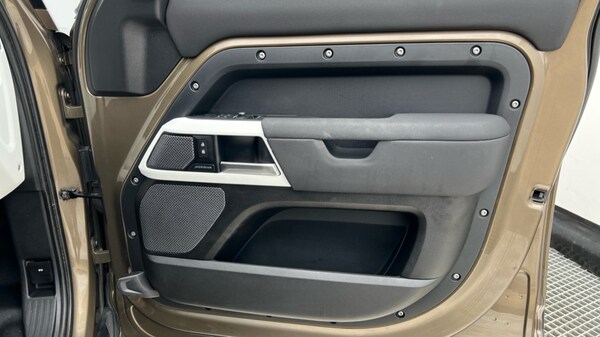 Used Land Rover Defender 2021 for sale - 76191020: Photo 30