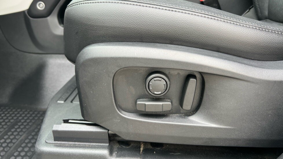 Used Land Rover Defender 2021 for sale - 76191020: Photo 31