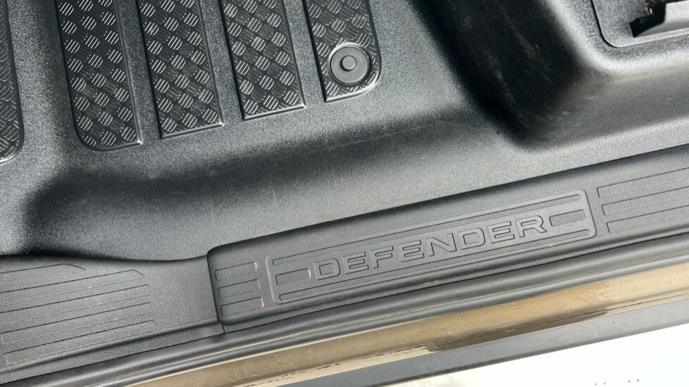 Used Land Rover Defender 2021 for sale - 76191020: Photo 36