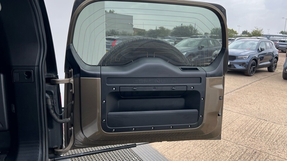 Used Land Rover Defender 2021 for sale - 76191020: Photo 37