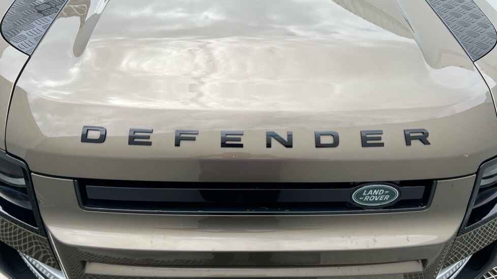 Used Land Rover Defender 2021 for sale - 76191020: Photo 41