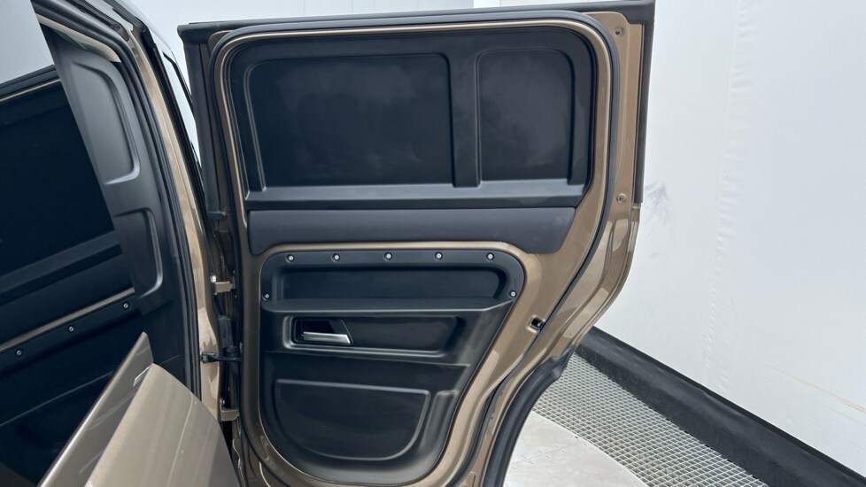 Used Land Rover Defender 2021 for sale - 76191020: Photo 45