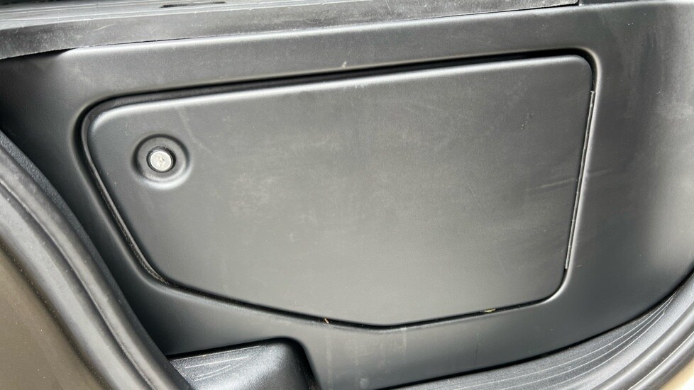 Used Land Rover Defender 2021 for sale - 76191020: Photo 46