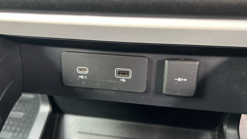 Used Land Rover Defender 2021 for sale - 76191020: Photo 48