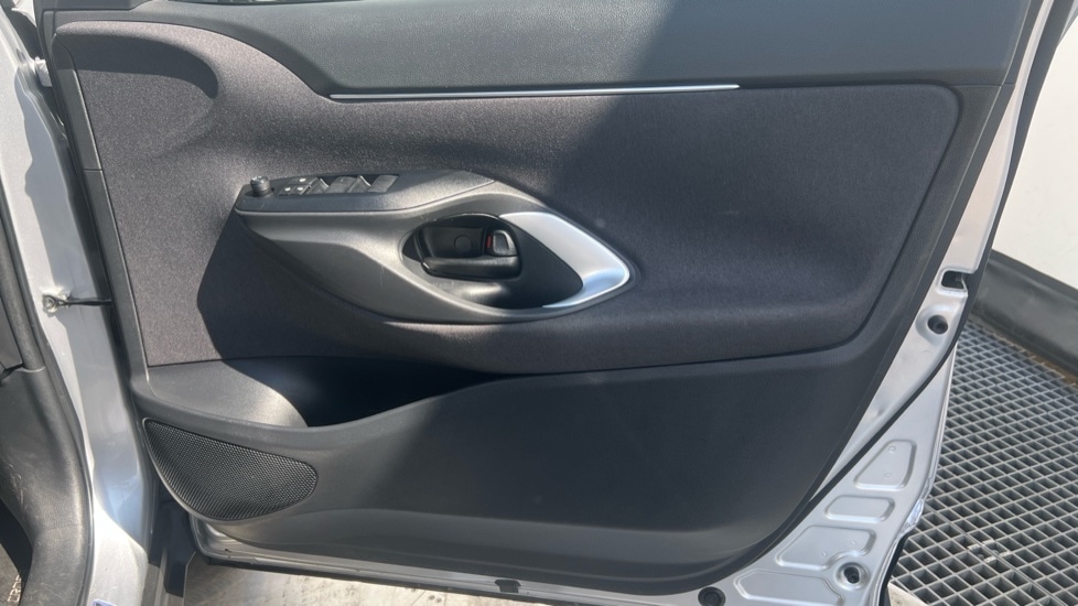 Used Toyota Yaris Cross 2023 for sale - 76475063: Photo 28