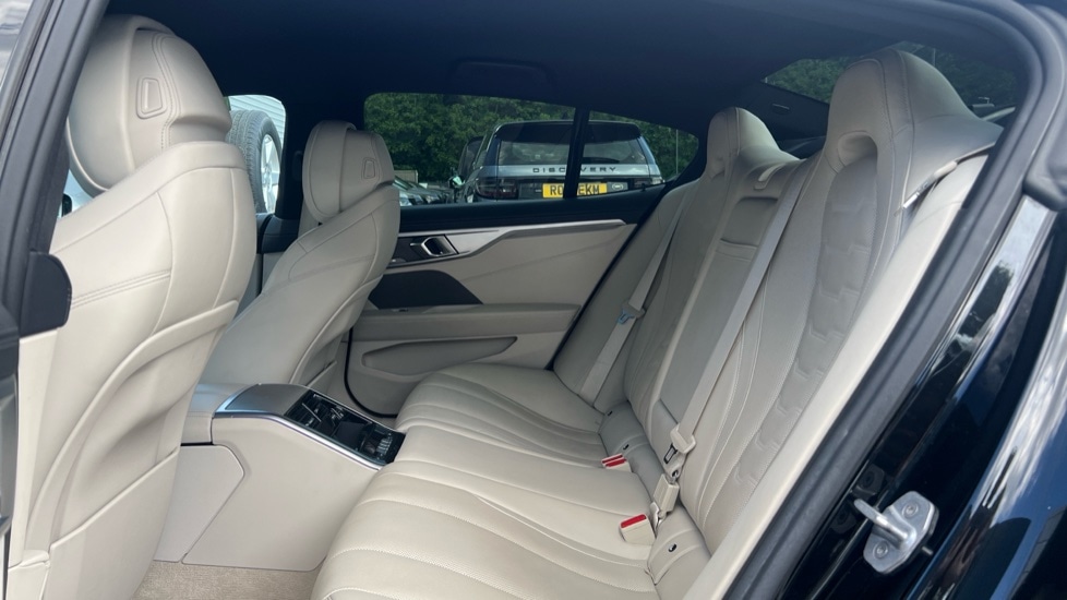 Used BMW 8 Series 2020 for sale - 76400609: Photo 14