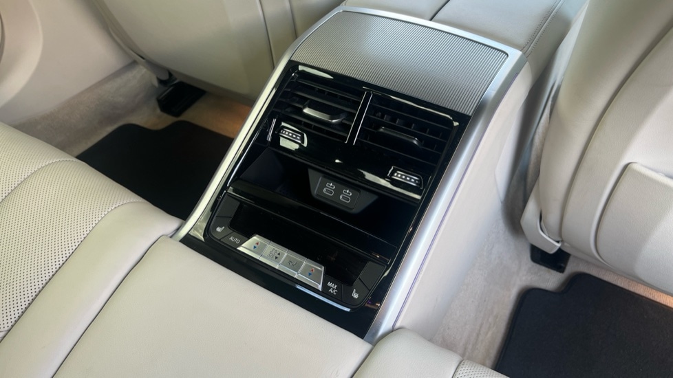 Used BMW 8 Series 2020 for sale - 76400609: Photo 32