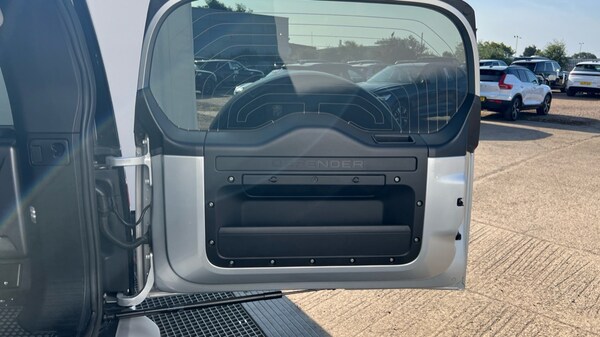 Used Land Rover Defender 2020 for sale - 76217221: Photo 42