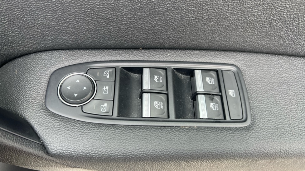 Used Renault Captur 2023 for sale - 76302333: Photo 37