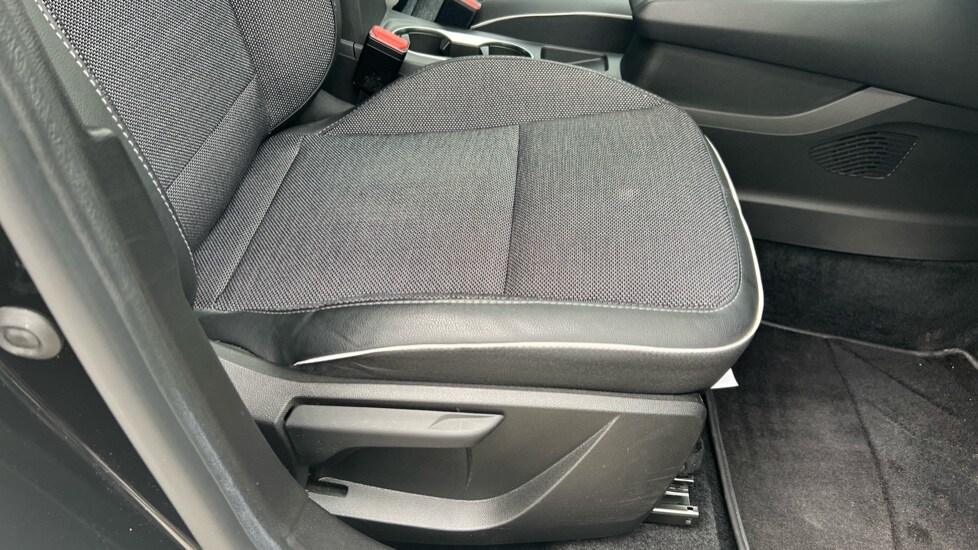 Used Renault Captur 2023 for sale - 76302333: Photo 39