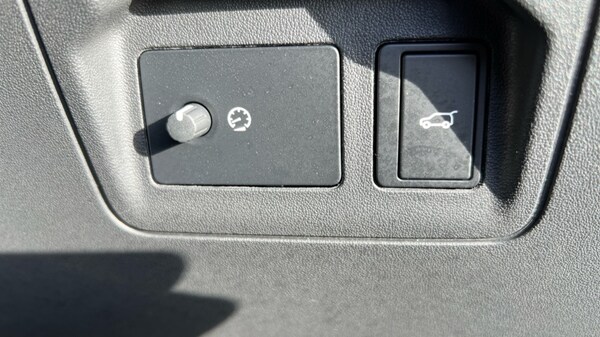Used Land Rover Range Rover Velar 2024 for sale - 76180188: Photo 77