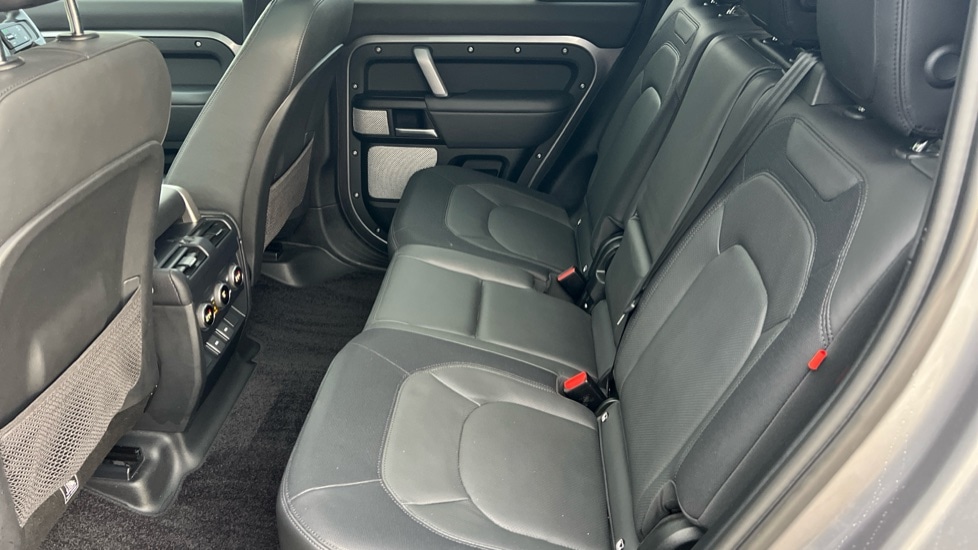 Used Land Rover Defender 2024 for sale - 77075567: Photo 14