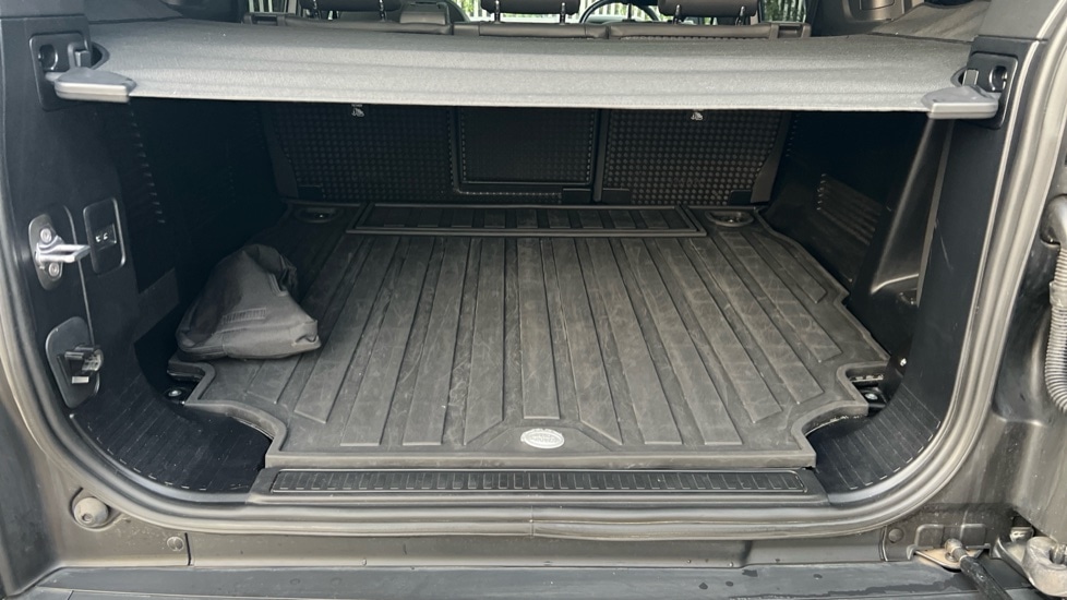 Used Land Rover Defender 2024 for sale - 77075567: Photo 15