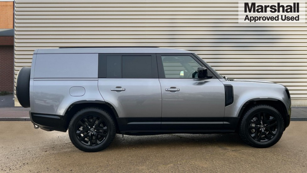 Used Land Rover Defender 2024 for sale - 77075567: Photo 2