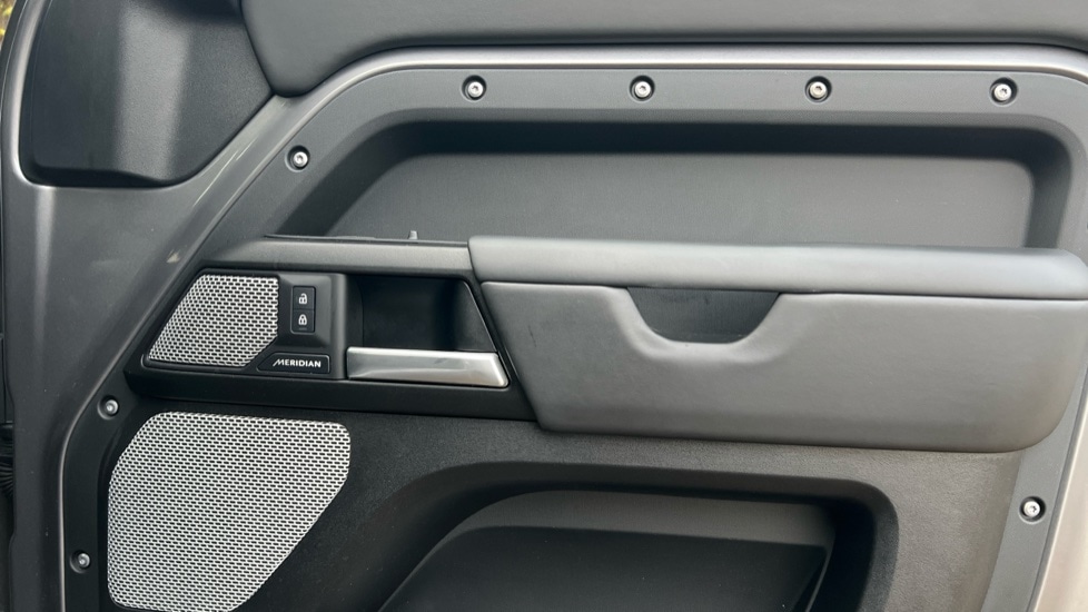 Used Land Rover Defender 2024 for sale - 77075567: Photo 30