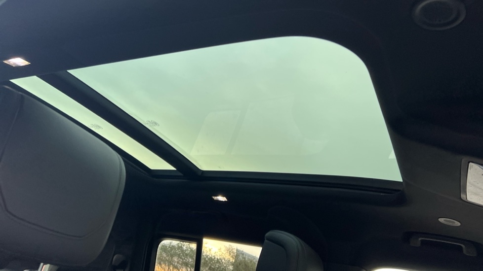 Used Land Rover Defender 2024 for sale - 77075567: Photo 31