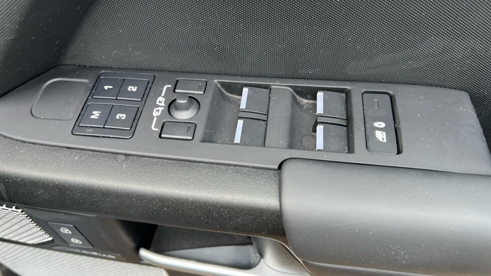 Used Land Rover Defender 2024 for sale - 77075567: Photo 38