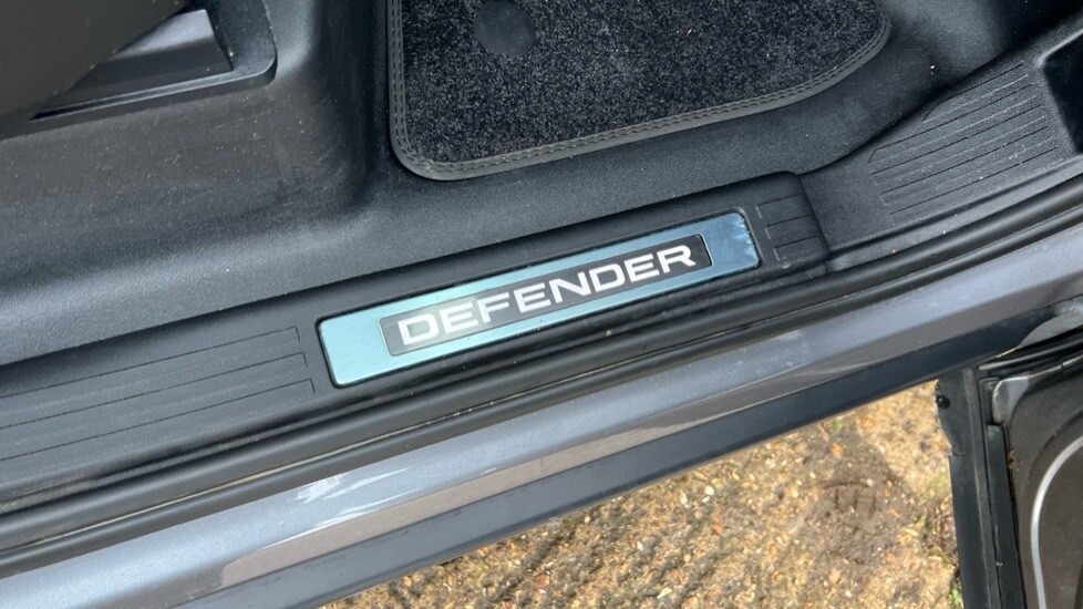 Used Land Rover Defender 2024 for sale - 77075567: Photo 40