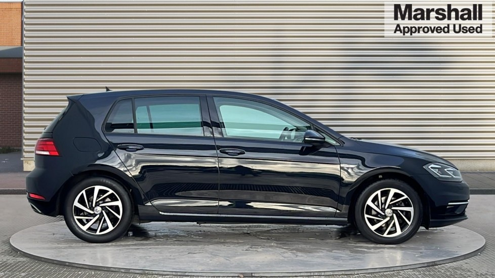 Used Volkswagen Golf 2020 for sale - 76901335: Photo 2