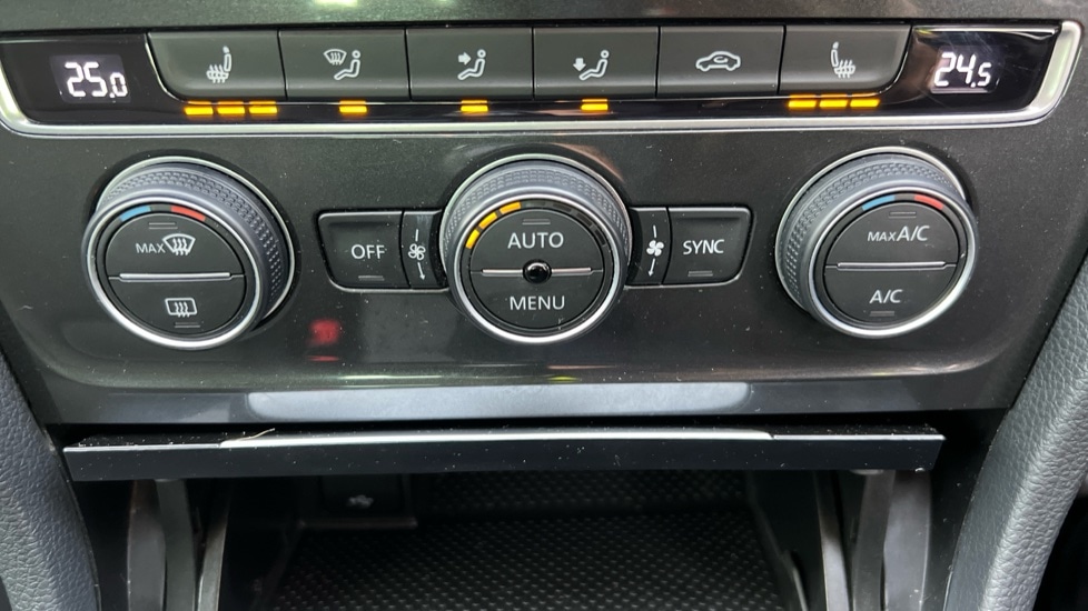 Used Volkswagen Golf 2020 for sale - 76901335: Photo 41