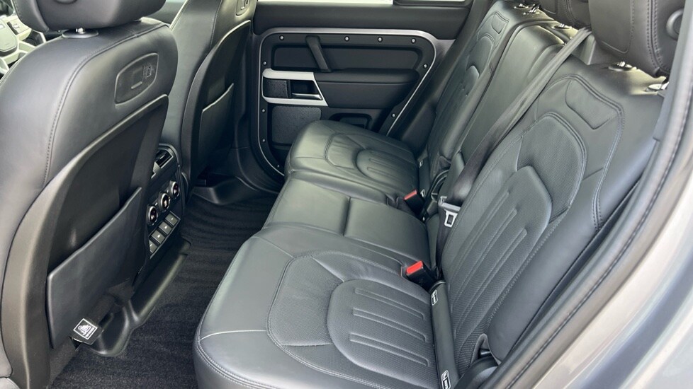 Used Land Rover Defender 2020 for sale - 76602912: Photo 14