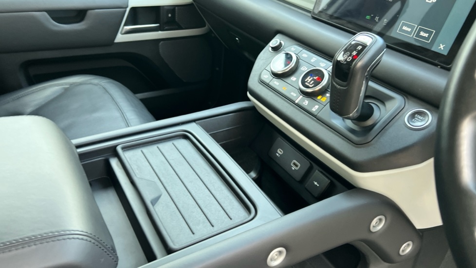 Used Land Rover Defender 2020 for sale - 76602912: Photo 28