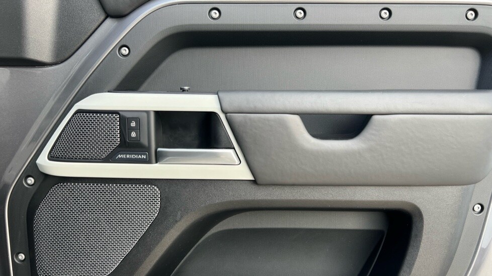 Used Land Rover Defender 2020 for sale - 76602912: Photo 30